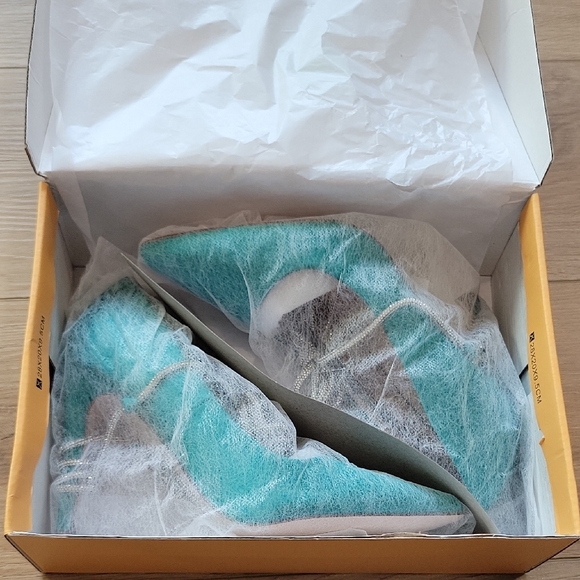 Chase + Chloe Turquoise Heels with Silver Accents - Picture 12 of 13